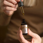 Stimmungsvolles Bild: Hempamed Gold CBD Öl 5%, Fokus auf sanfte Wirkung und Wohlbefinden.