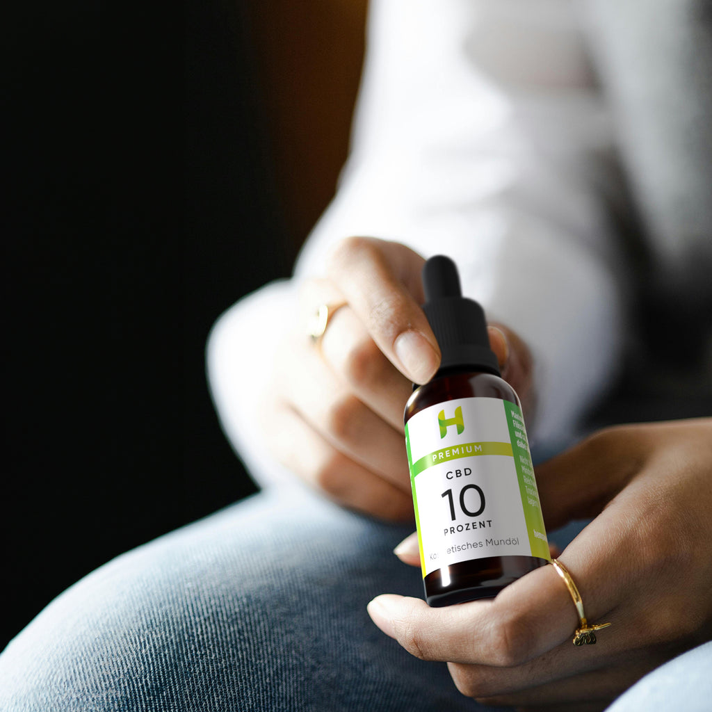 Stimmungsvolles Bild: Hempamed Premium CBD Öl 10%, Fokus auf Wohlbefinden und Balance.